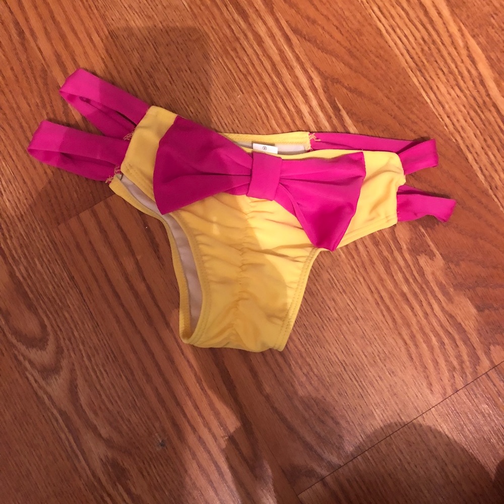 Medium cheeky bow bikini bottoms